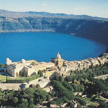 E Palazzo Pontificio Di Castel Gandolfo-vaticano شقة